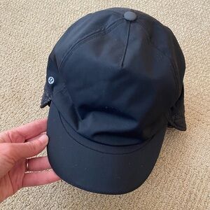 Lululemon Down for a Run Hat. Size M/L. Featuring ear flaps. Great condition